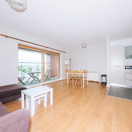 Bright 2bd Flat With Private Balcony - *
