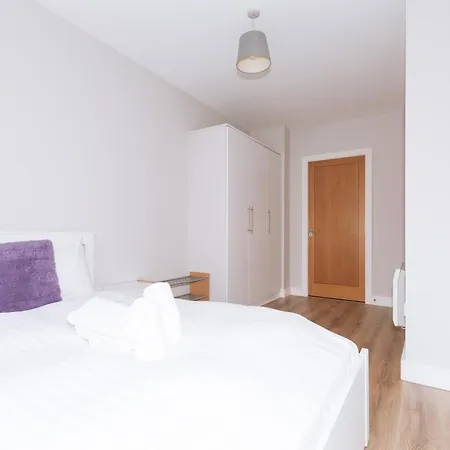 Bright 2bd Flat With Private Balcony - * 더블린