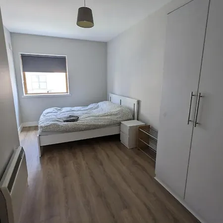 Bright 2bd Flat With Private Balcony -