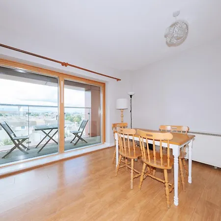 Apartamento Bright 2bd Flat With Private Balcony - *