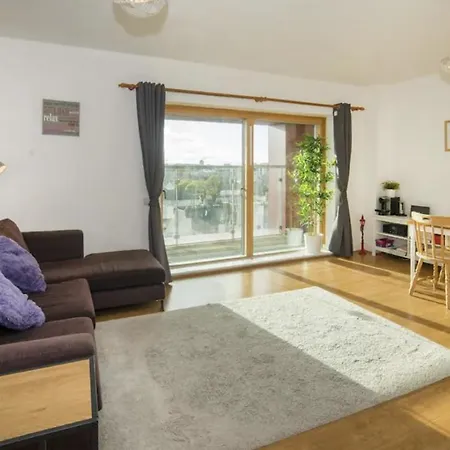 Bright 2bd Flat With Private Balcony -