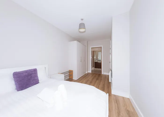 Bright 2bd Flat With Private Balcony - Daire *