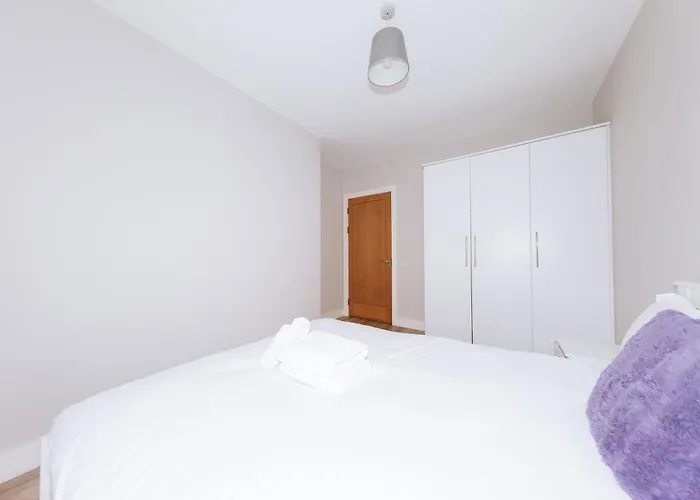 Bright 2bd Flat With Private Balcony - Daire Dublin