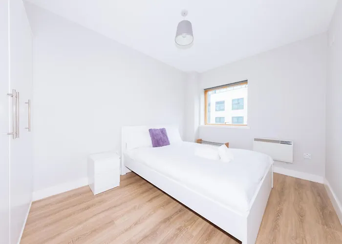 Bright 2bd Flat With Private Balcony - Daire Dublin