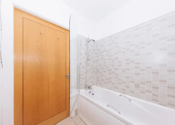 Lägenhet Bright 2bd Flat With Private Balcony - Dublin