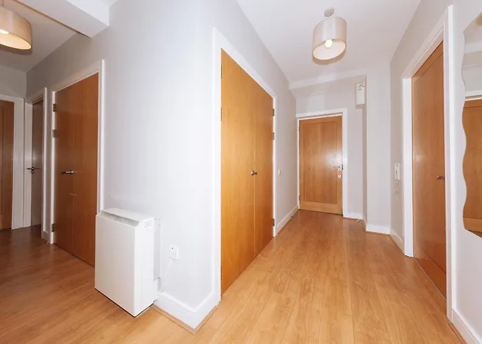 Daire Bright 2bd Flat With Private Balcony - *