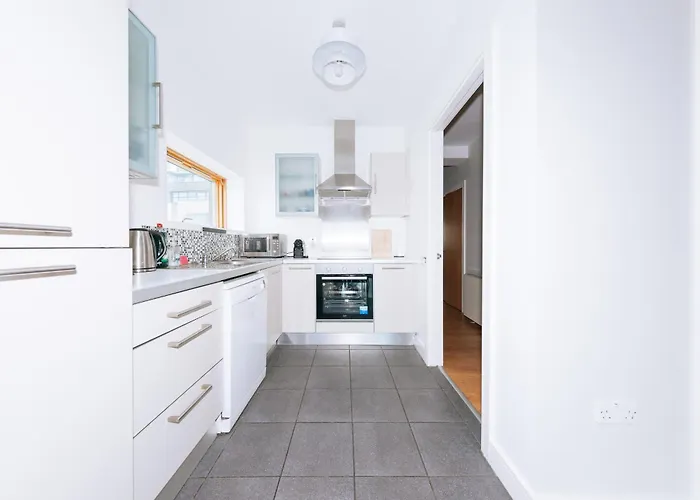 Bright 2bd Flat With Private Balcony - Daire Dublin