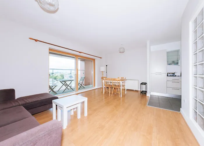 Bright 2bd Flat With Private Balcony - *