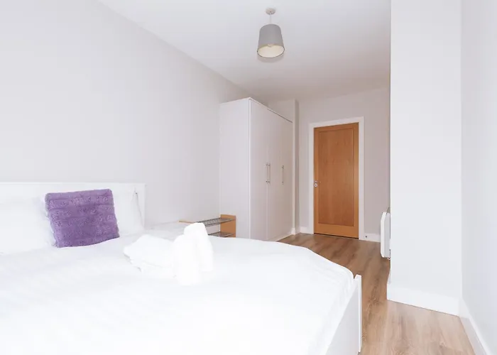 Bright 2bd Flat With Private Balcony - * Dublin