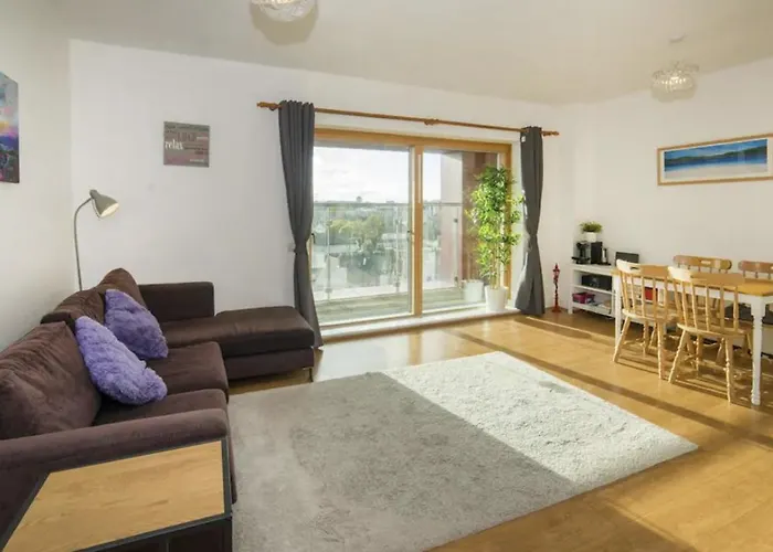 Bright 2bd Flat With Private Balcony -