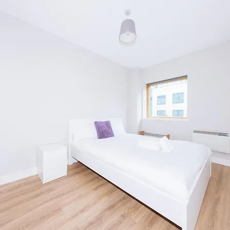 Bright 2bd Flat With Private Balcony - Daire Dublin