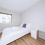 Apartment Bright 2bd Flat With Private Balcony -
