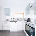 Bright 2bd Flat With Private Balcony - Apartment