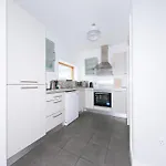 Apartment Bright 2bd Flat With Private Balcony -