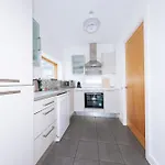 Apartment Bright 2bd Flat With Private Balcony - Dublin