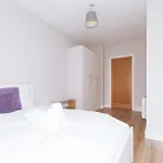 Bright 2bd Flat With Private Balcony - * Dublin