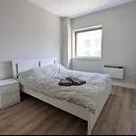 Bright 2bd Flat With Private Balcony - Apartment *