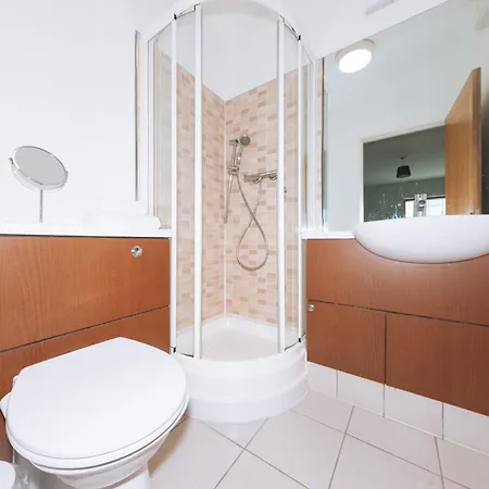 Apartment Bright 2bd Flat With Private Balcony - Dublin
