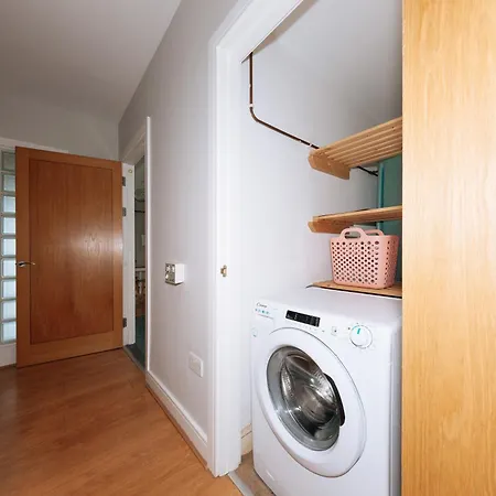 Bright 2bd Flat With Private Balcony -