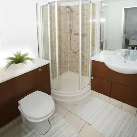 Bright 2bd Flat With Private Balcony - Apartment