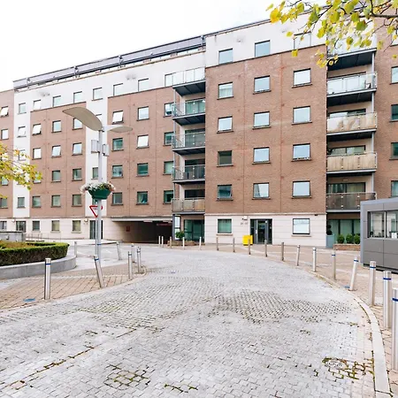 Bright 2bd Flat With Private Balcony - Apartment Dublin