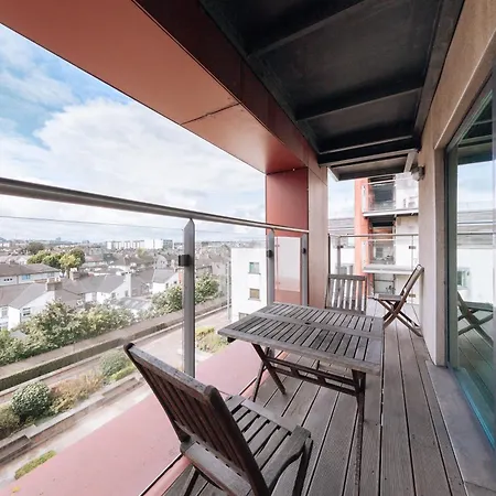 Bright 2bd Flat With Private Balcony - *