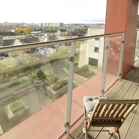 Apartment Bright 2bd Flat With Private Balcony - Dublin