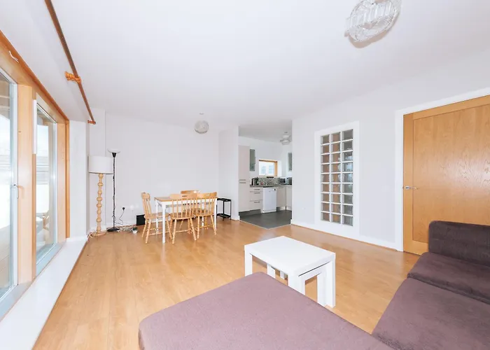 Lejlighed Bright 2bd Flat With Private Balcony - *